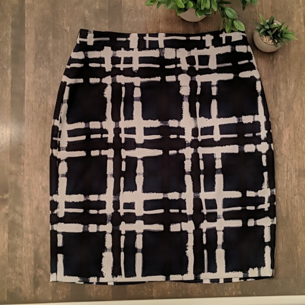 Banana Republic Black and White Plaid Skirt